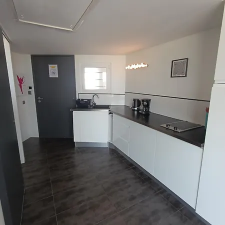 As14629 - P2 Mezzanine Avec Vue Laterale, Dans Sur Avec Parking Prive * Le Grau-du-Roi
